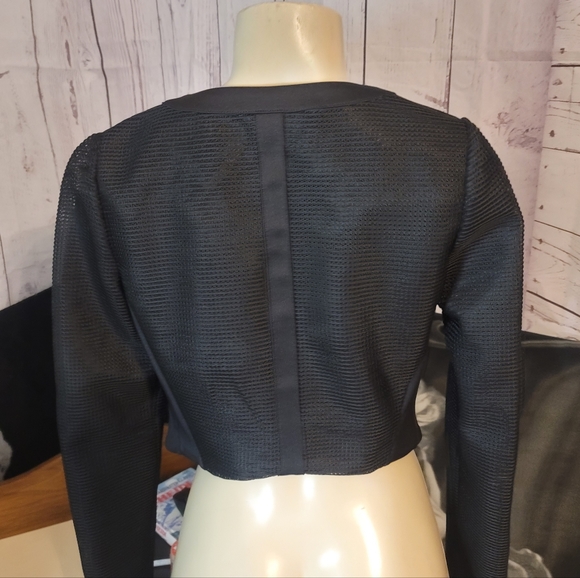 Guess Cropped Zipper Jacket!!! - Picture 9 of 10